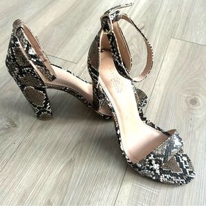 Snakeskin Animal Print Pump Size 9